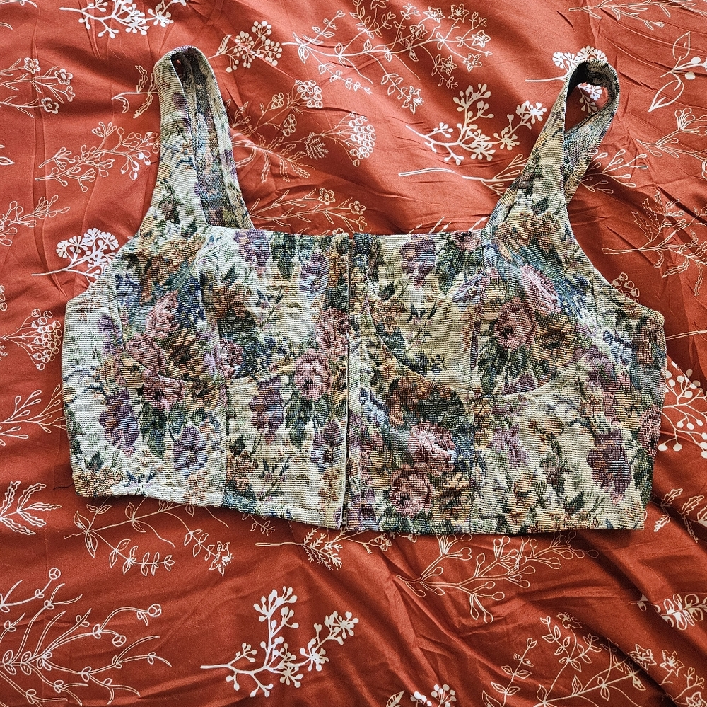 Wild Fabke Floral crop top